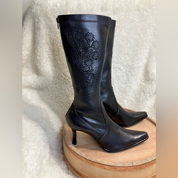 EUC Franco Sarto Knee High Boots Pointed Toe Rear Zipper Floral Embossed Sz 5.5 - Picture 1 of 10